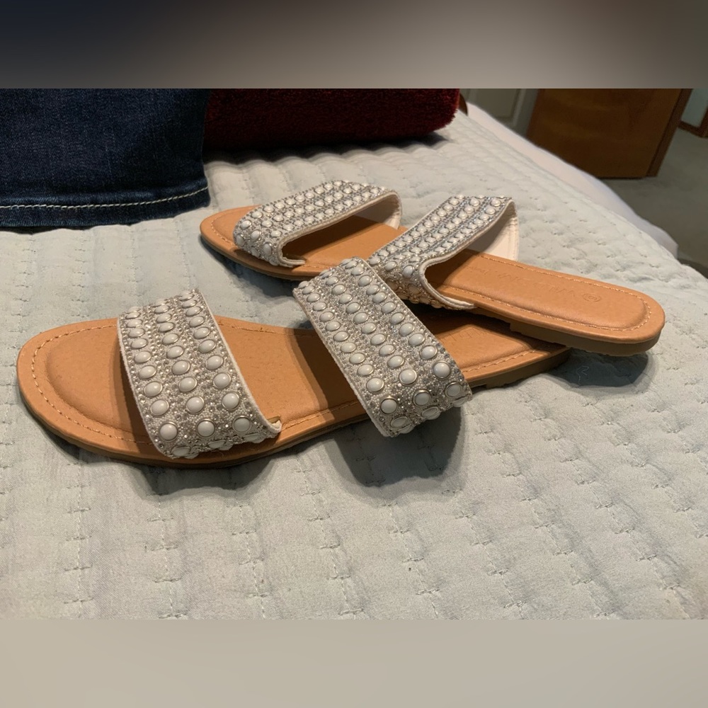 Brand new sandals, never worn. In great condition